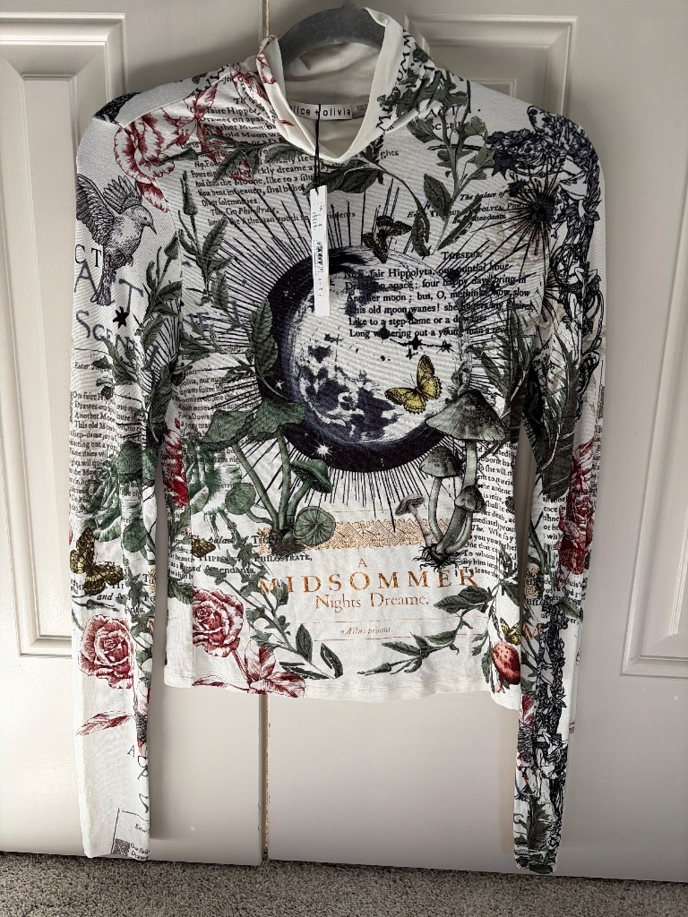 NWT Alice + Olivia Delaina printed turtleneck, size S